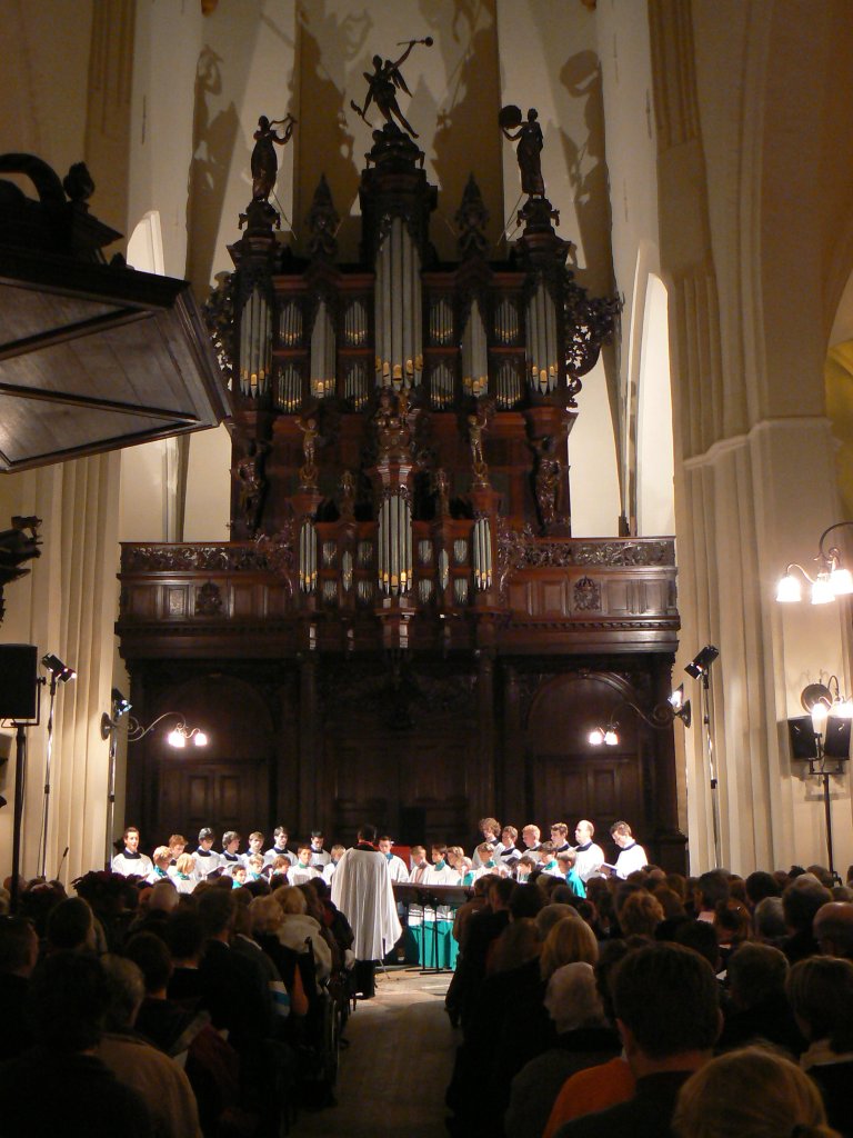 Der Aa-kerk Roder Jongenskoor voor het Schnitgerorgel