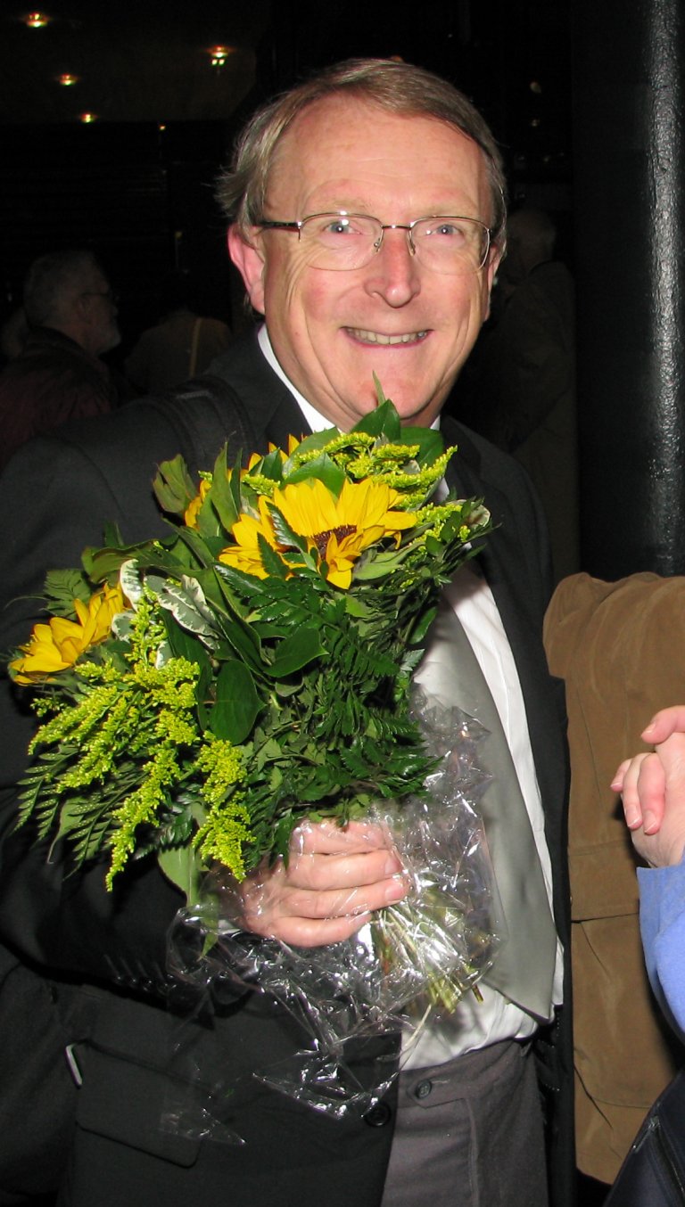 David Sanger met bloemen