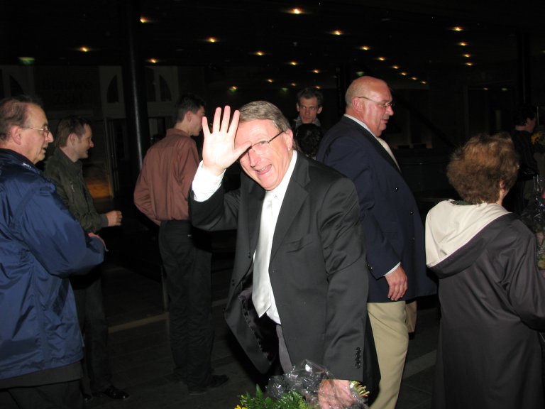 David Sanger zwaait gedag