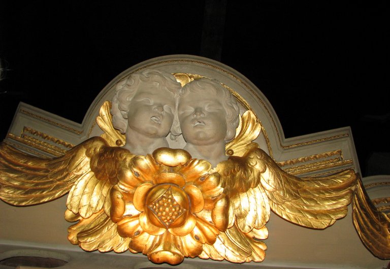 Engelenkopjes onder de middentoren