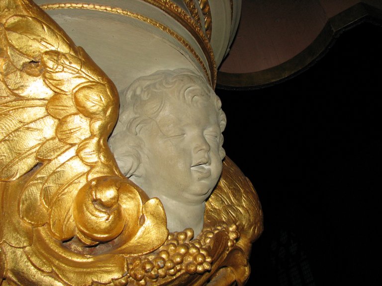 Engelenkopje onder de rechter toren