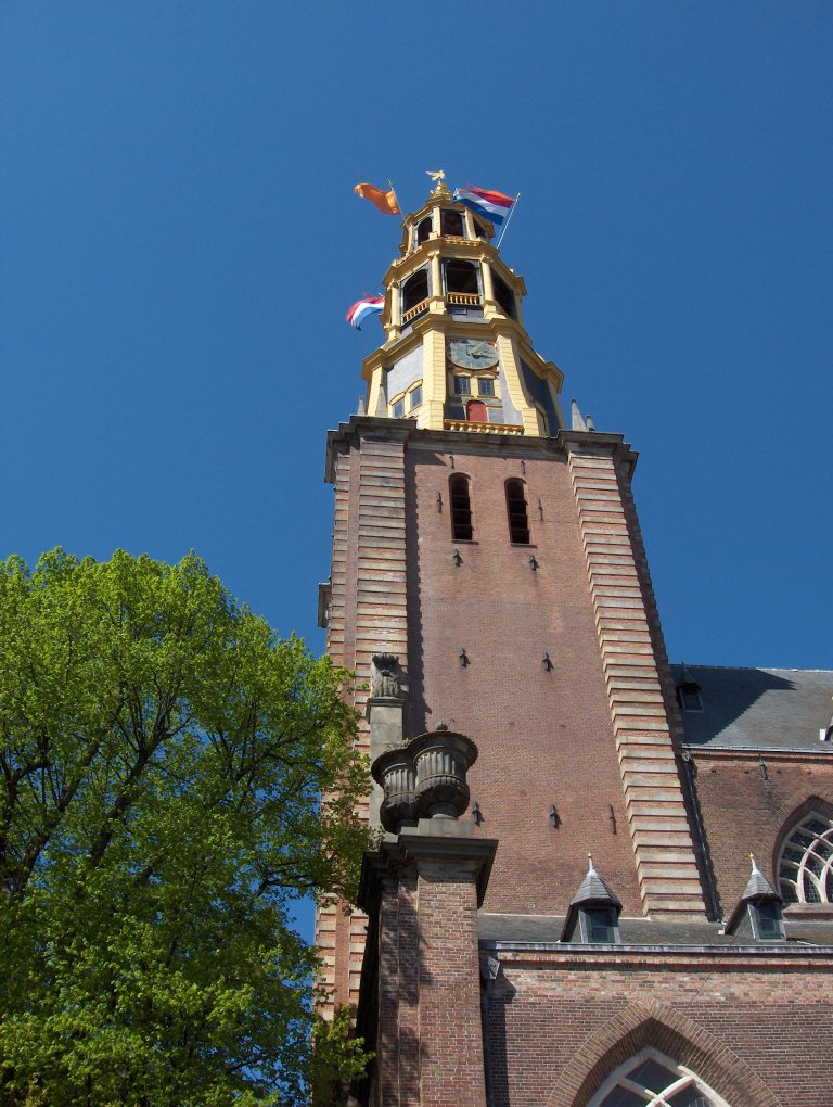 Toren van de Der Aa-kerk te Groningen vanuit het zuiden