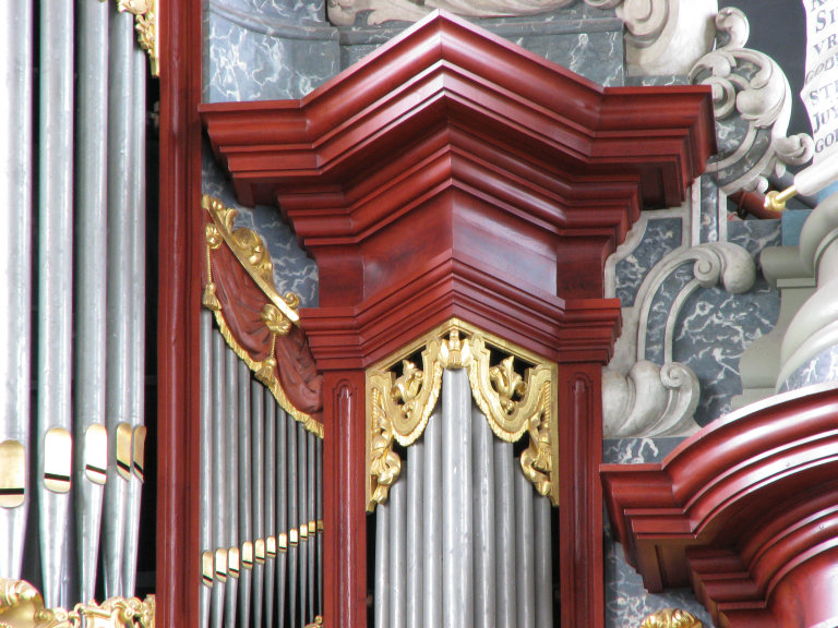 Bovenwerk profiellijst en blinderingssnijwerk