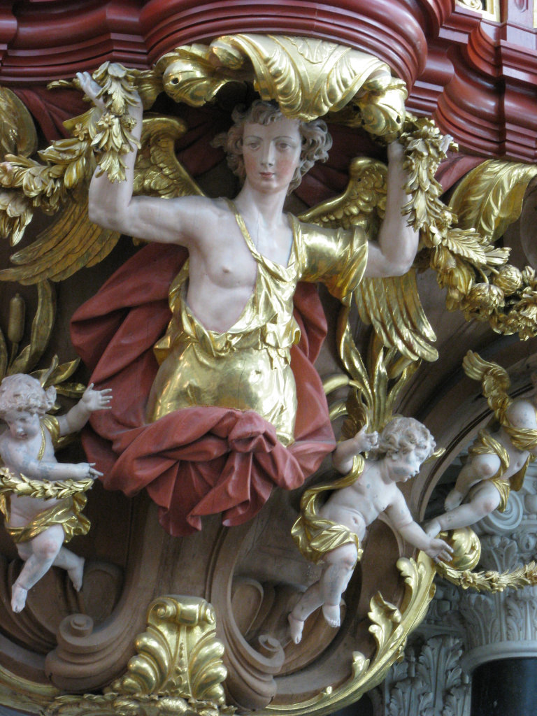 Een engel draagt het Rugpositief