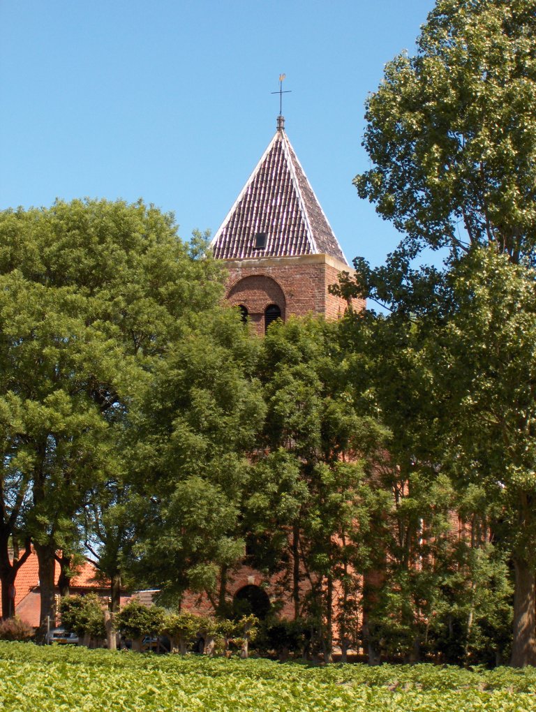 Dorpskerk Krewerd vanuit het westen