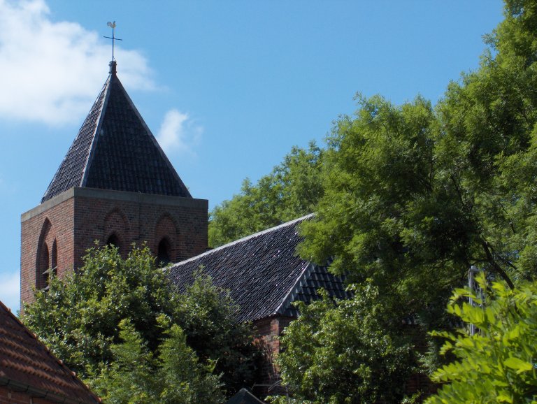 Dorpskerk Krewerd vanuit het oosten