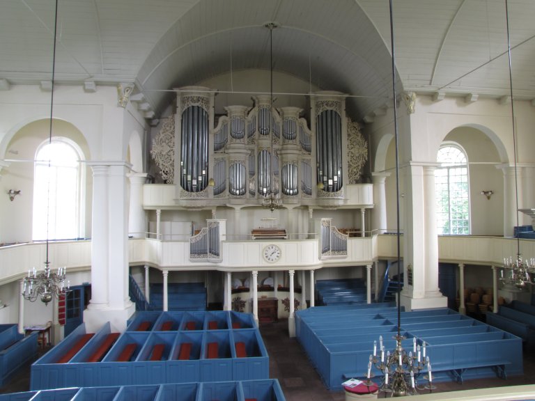 Interieur met orgel