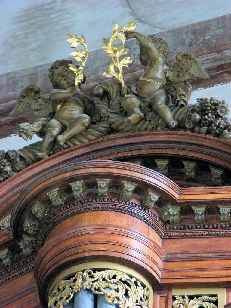 Twee engelen op de middentoren