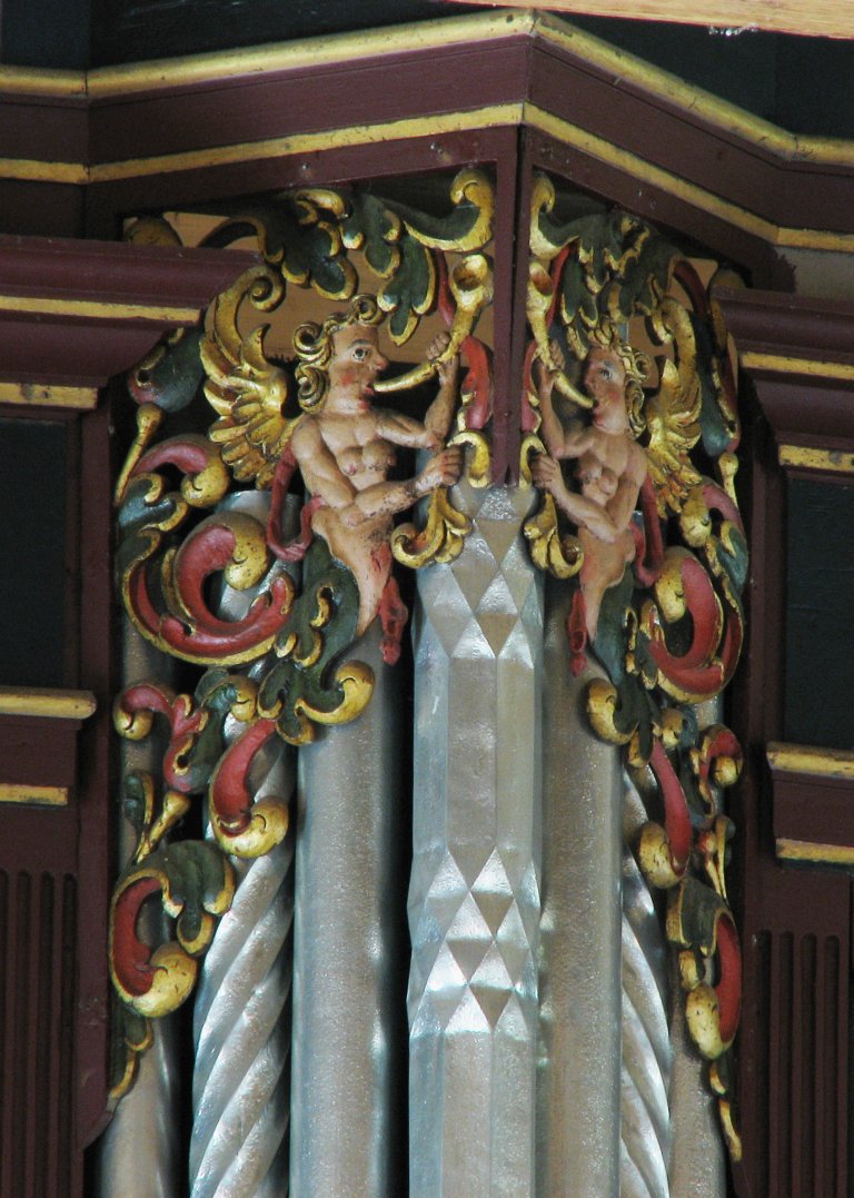 Midwolde Dorpskerk, Snijwerk middentoren