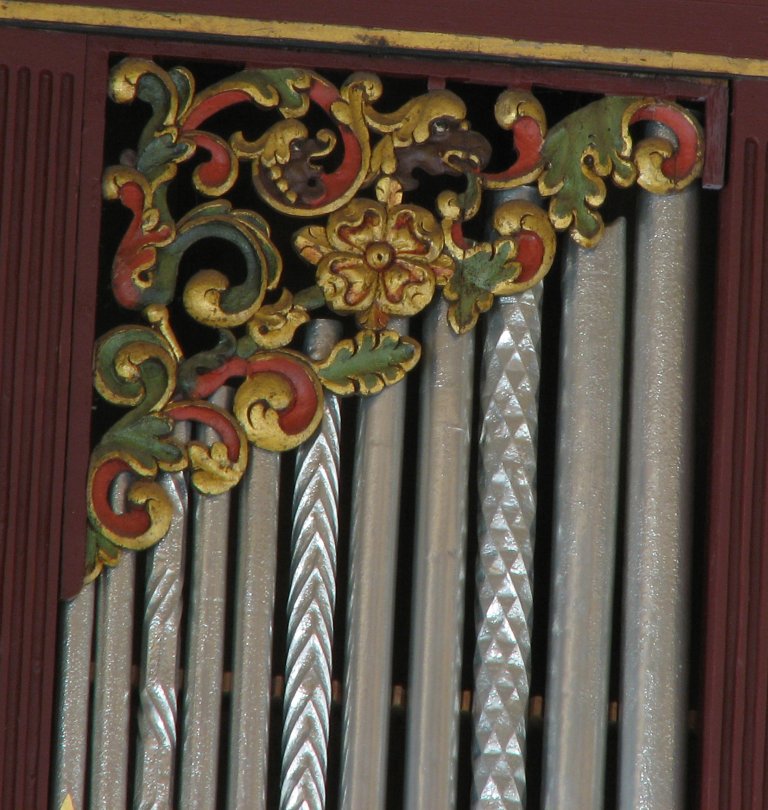 Midwolde Dorpskerk, Snijwerk links