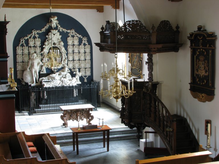 Midwolde Dorpskerk, interieur vanaf het orgelbalkon