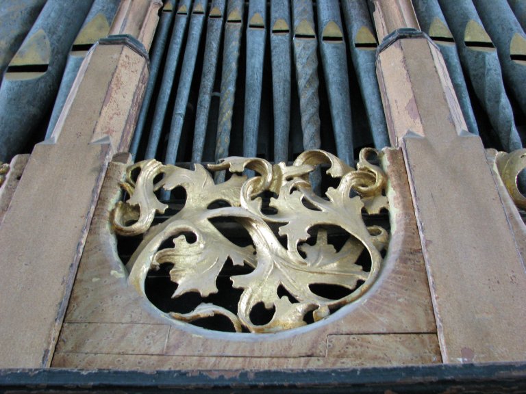 Gesneden bladwerk noorder tussenveld