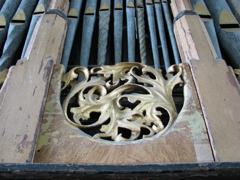 Gesneden bladwerk zuider tussenveld