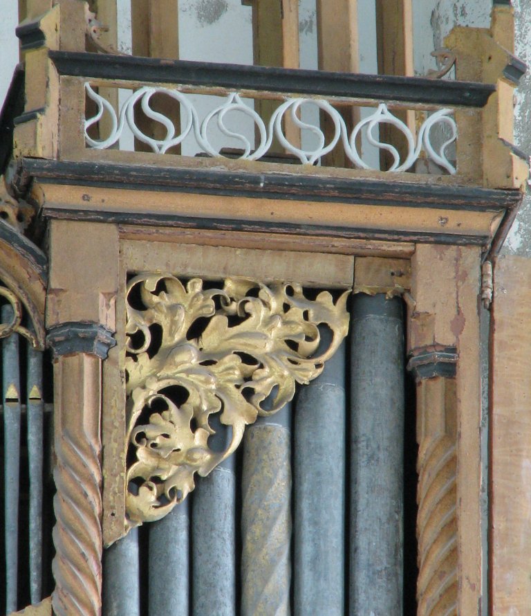 Laatgotisch distelornament noorder hoekveld