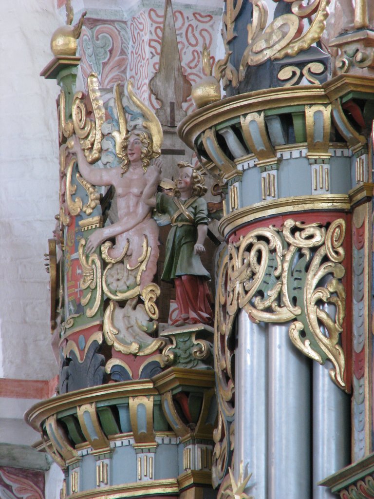 Beelden westkant bekroning oosttoren