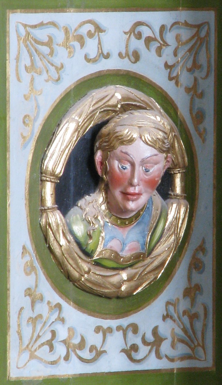 Vrouwenkop op zijkant Balustrade, rechts van het Rugpositief