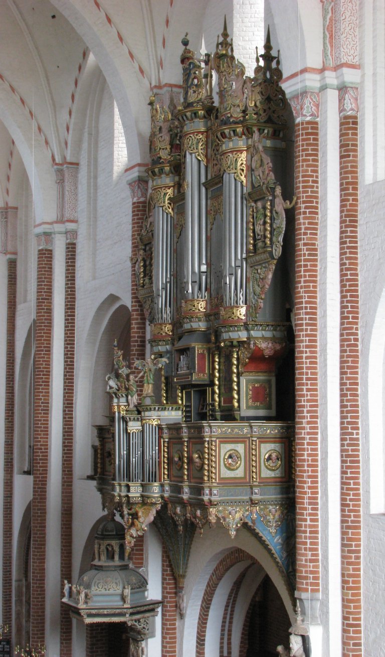 Orgel vanuit het westen met geopende BW deuren