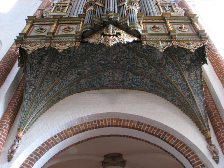 Orgel vanuit de kerk
