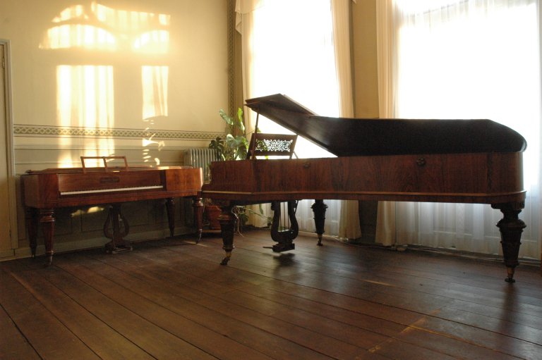 Tafelklavier Knake en Broadwood 1888