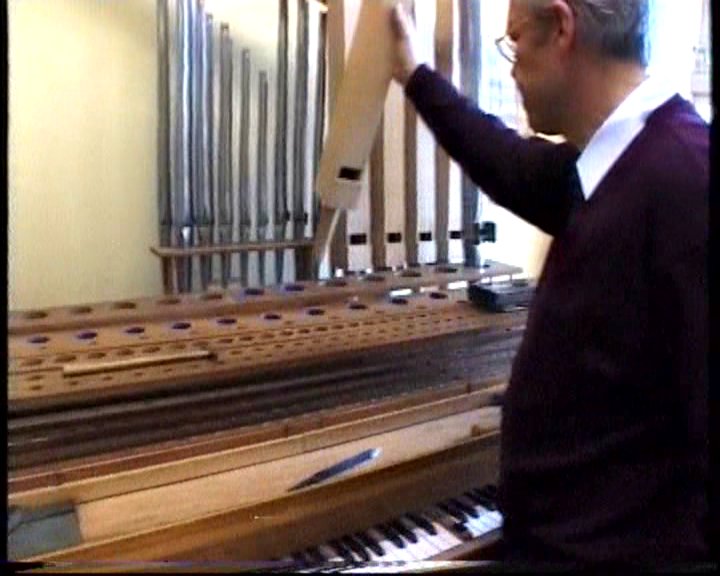 Het intoneren van de gestopte houten orgelpijp door Olav Oussoren